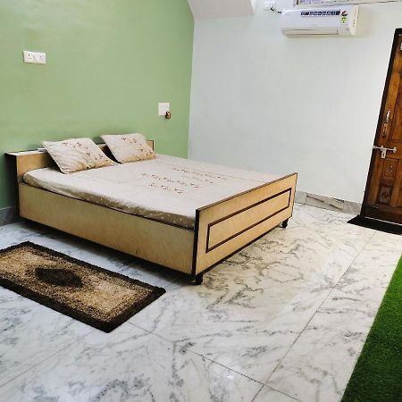 Yellow Homestay - Modern 2Bhk Ac Stay Джабалпур Екстериор снимка