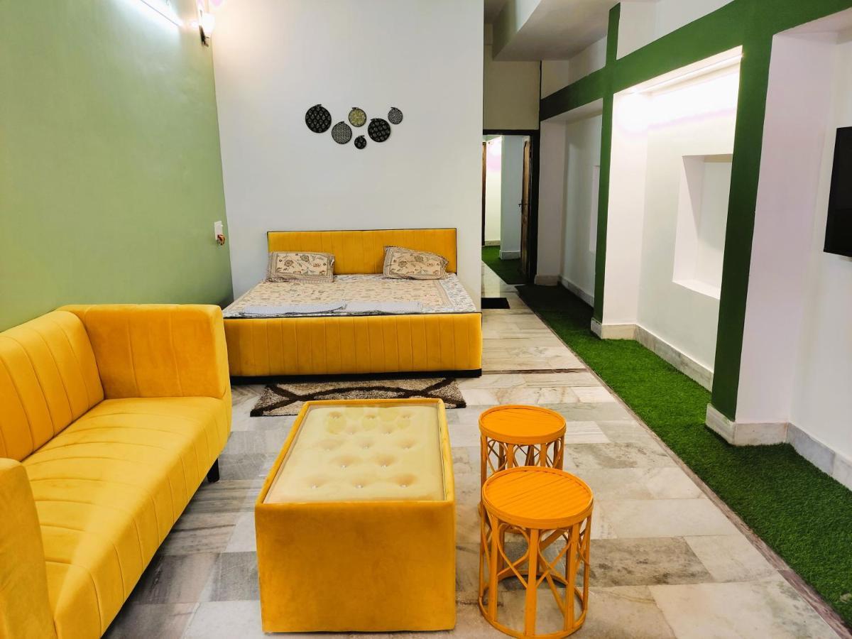 Yellow Homestay - Modern 2Bhk Ac Stay Джабалпур Екстериор снимка