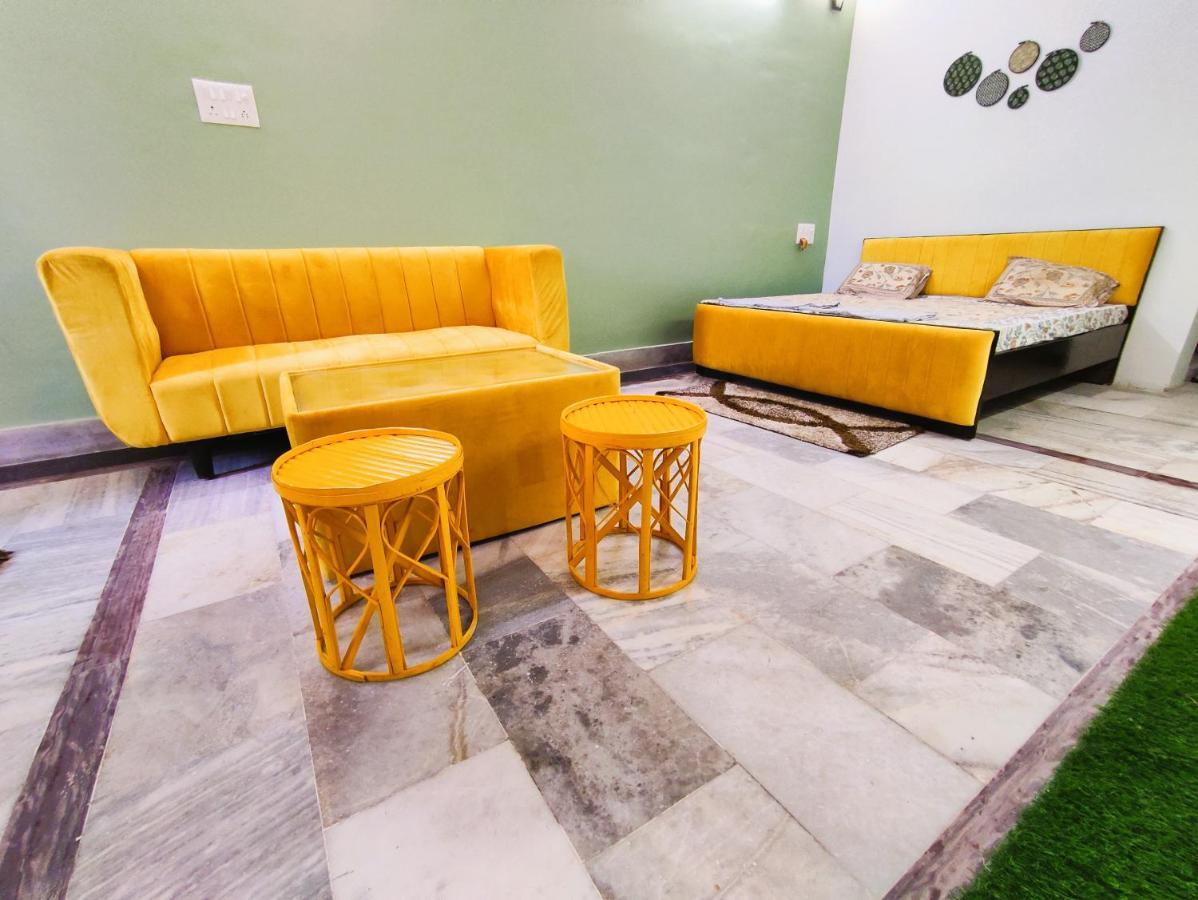 Yellow Homestay - Modern 2Bhk Ac Stay Джабалпур Екстериор снимка